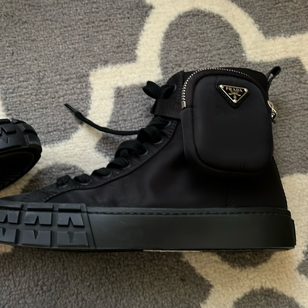 Authentic Re-Nylon Prada sneakers sz 39